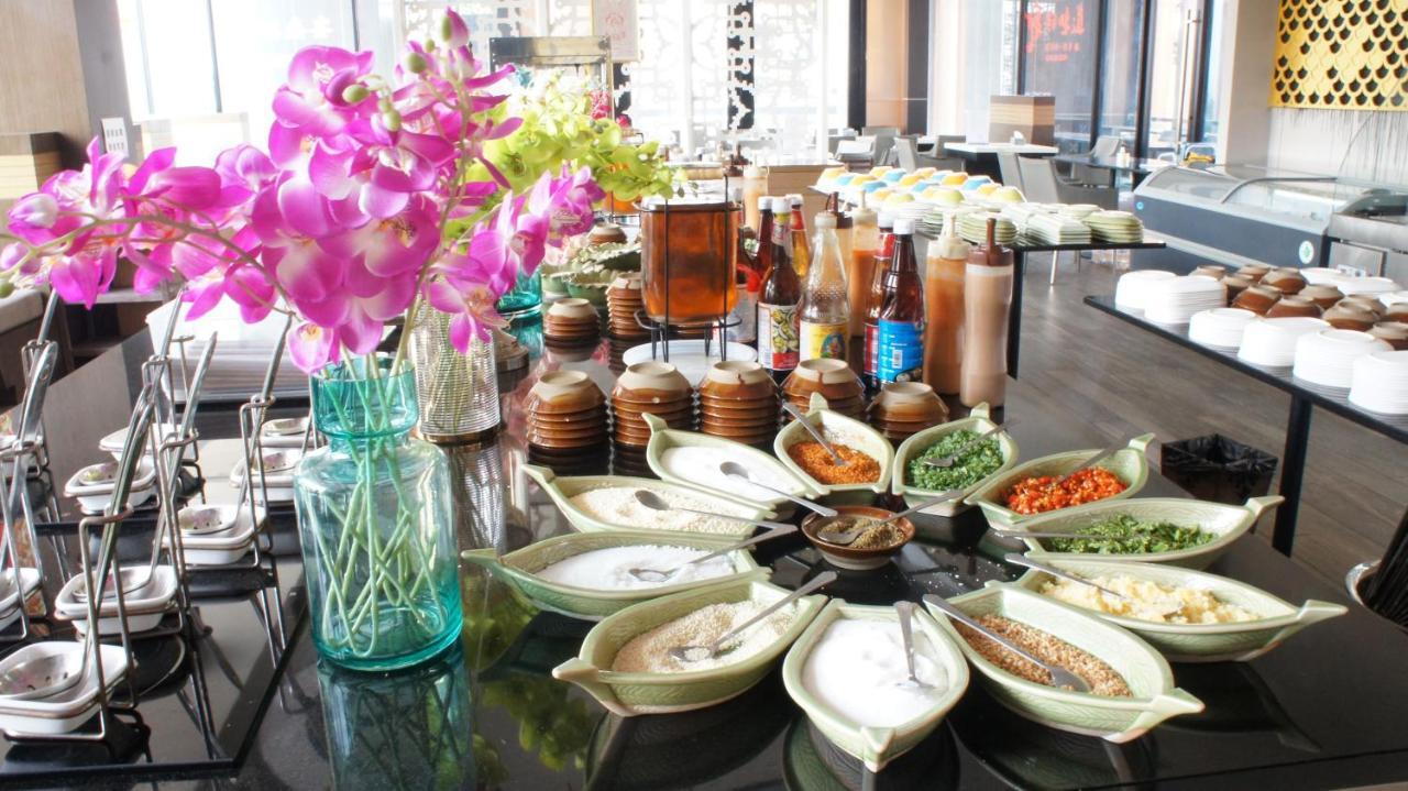 The Astra Chiang Mai Apartment ภายนอก รูปภาพ