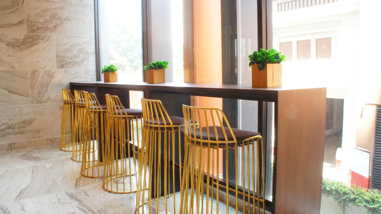 The Astra Chiang Mai Apartment ภายนอก รูปภาพ